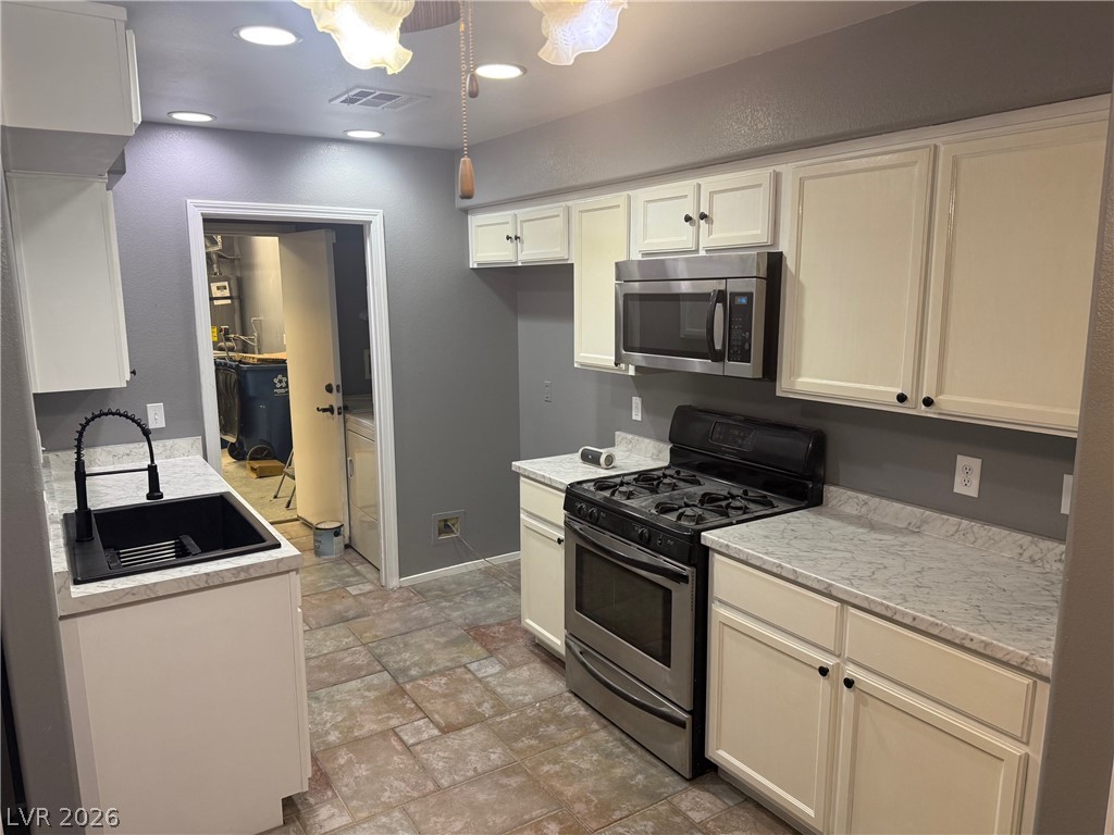 736 Spotted Eagle Street Henderson, NV 89015 - Photo 7 of 19