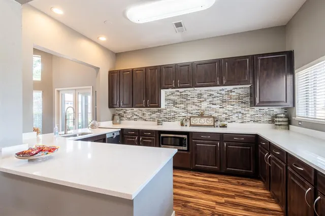 $1,325 | 3391 Western Center Boulevard, Fort Worth, TX 76137