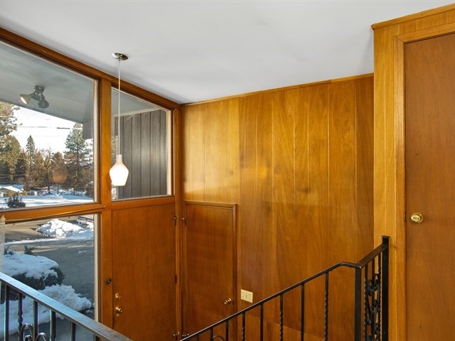 1005 West Hawthorne Road Spokane, WA 99218 - Photo 2 of 20