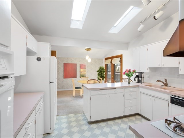 1005 West Hawthorne Road Spokane, WA 99218 - Photo 8 of 20