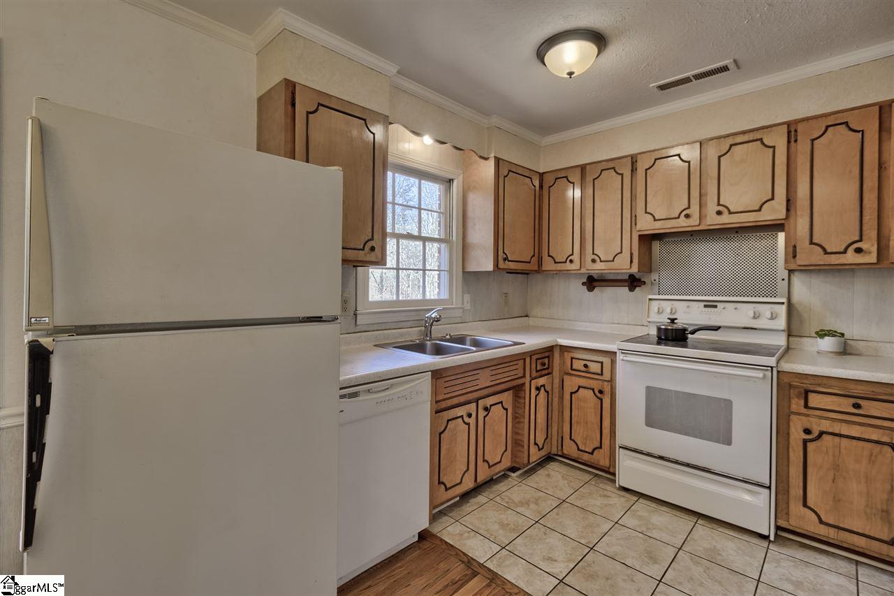 301 Henderson Road Easley, SC 29642 - Photo 9 of 29
