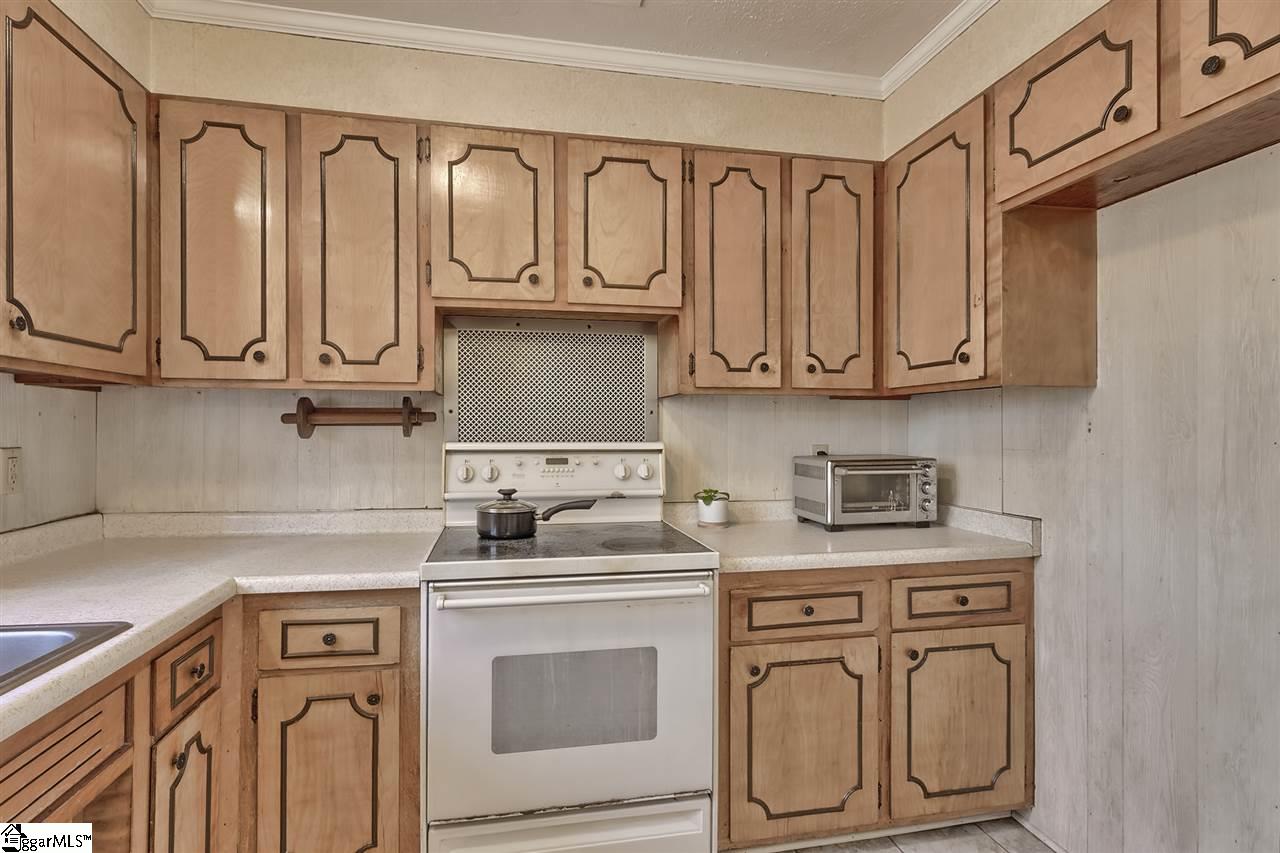 301 Henderson Road Easley, SC 29642 - Photo 10 of 29