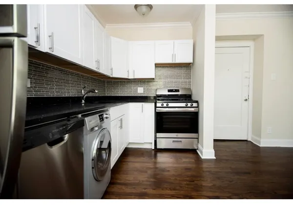 $1,995 | 2129 North Dayton Street, Unit 107, Chicago, IL 60614