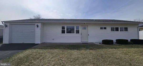 a view of a house with a yard and garage