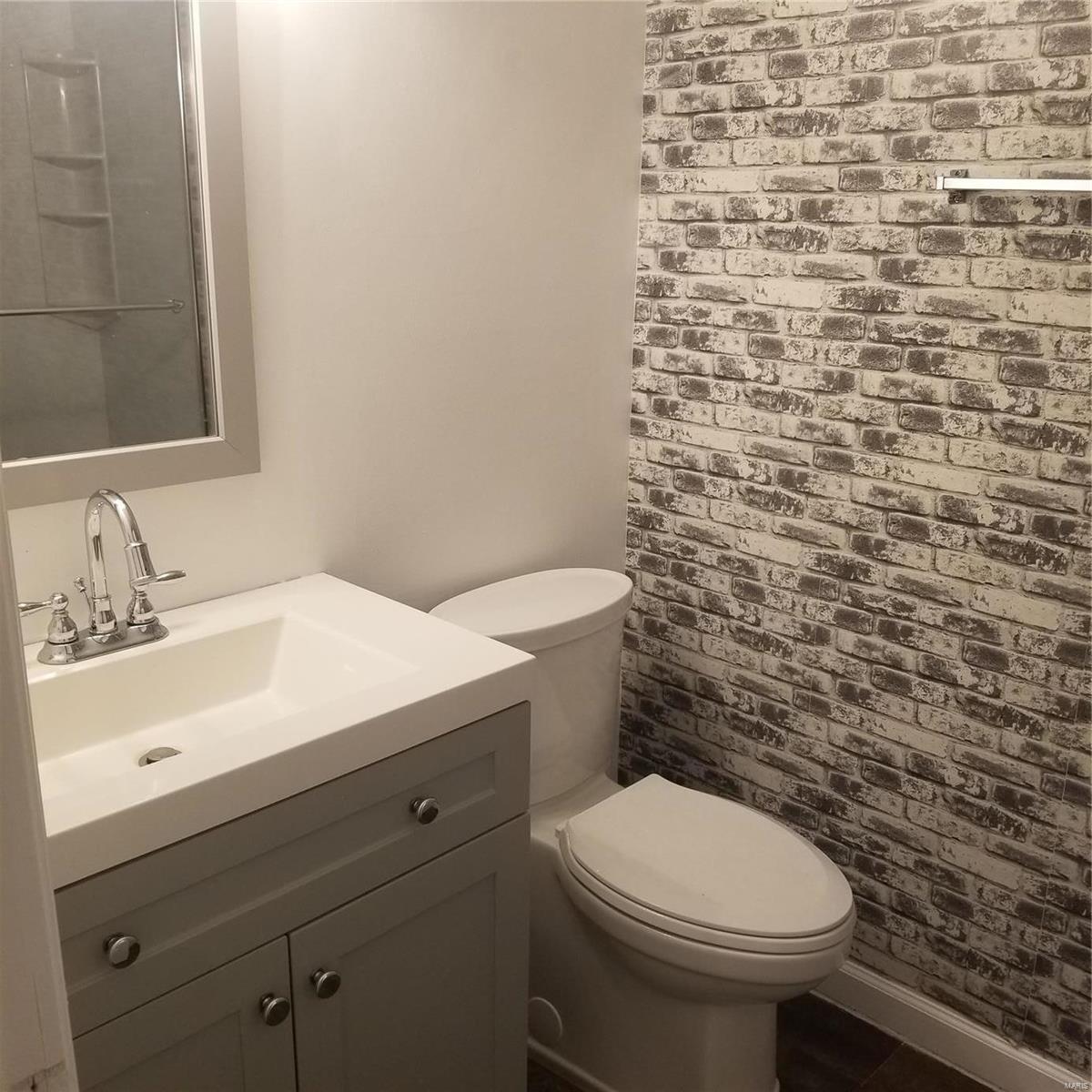 2327 Kratky Road, Unit D St. Louis, MO 63114 - Photo 18 of 34 Gallery Image 18