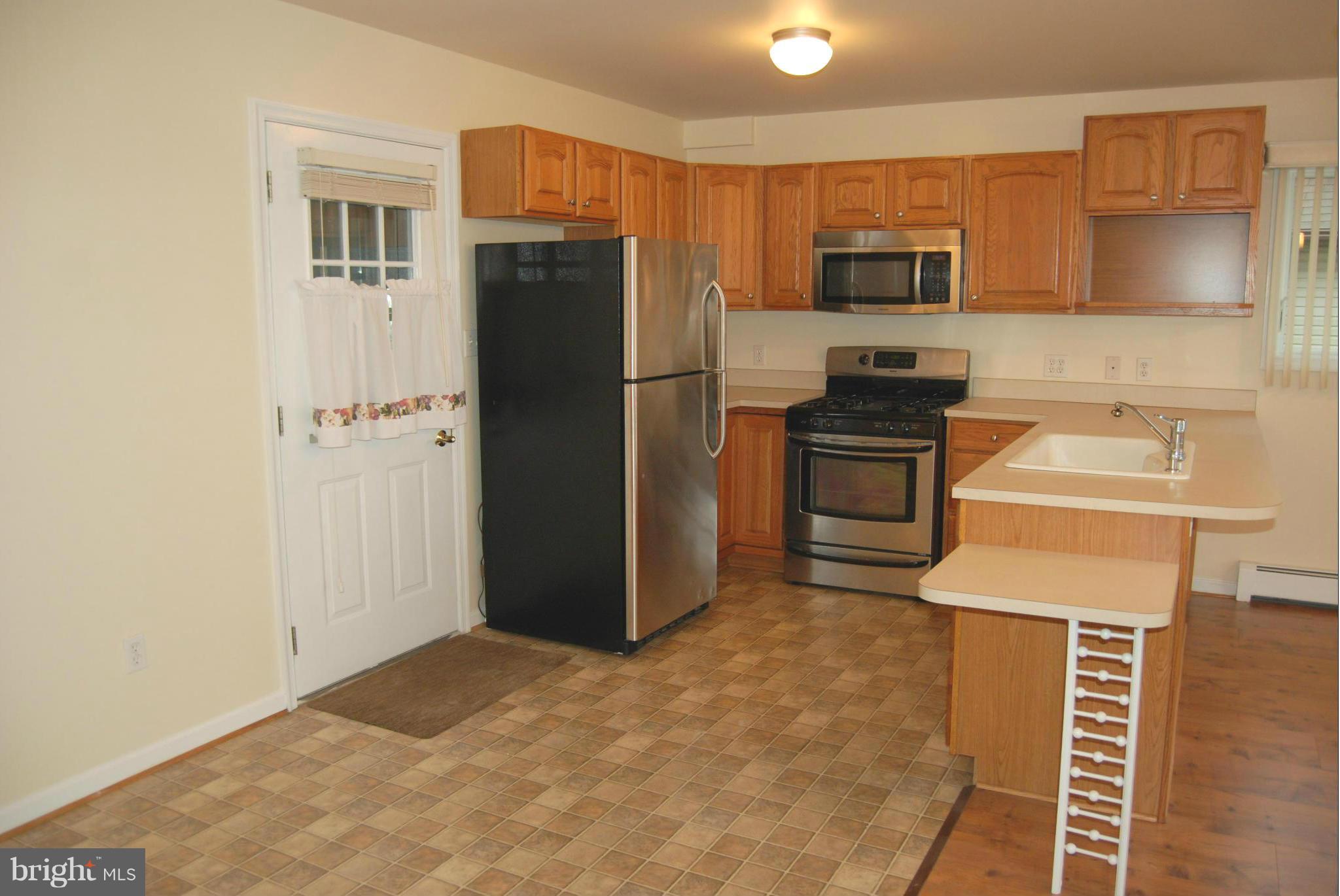 232 Bar Harbor Road Pasadena, MD 21122 - Photo 4 of 24 Kitchen