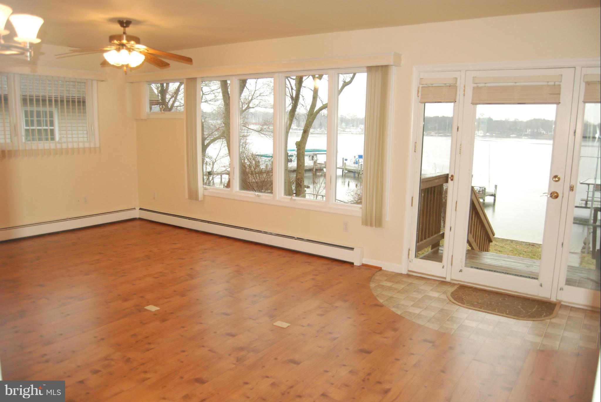 232 Bar Harbor Road Pasadena, MD 21122 - Photo 7 of 24 Living Room