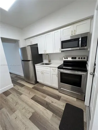 $1,900 | 571 Northeast 67th Street, Unit 3, Miami, FL 33138