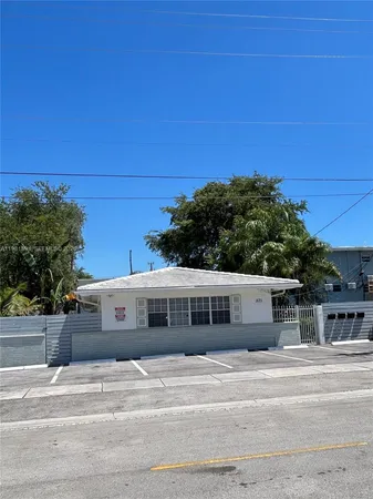 $1,900 | 571 Northeast 67th Street, Unit 3, Miami, FL 33138