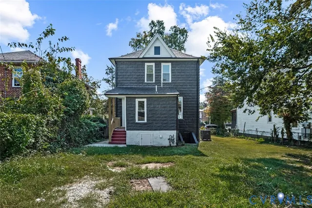 a front view of house with yard