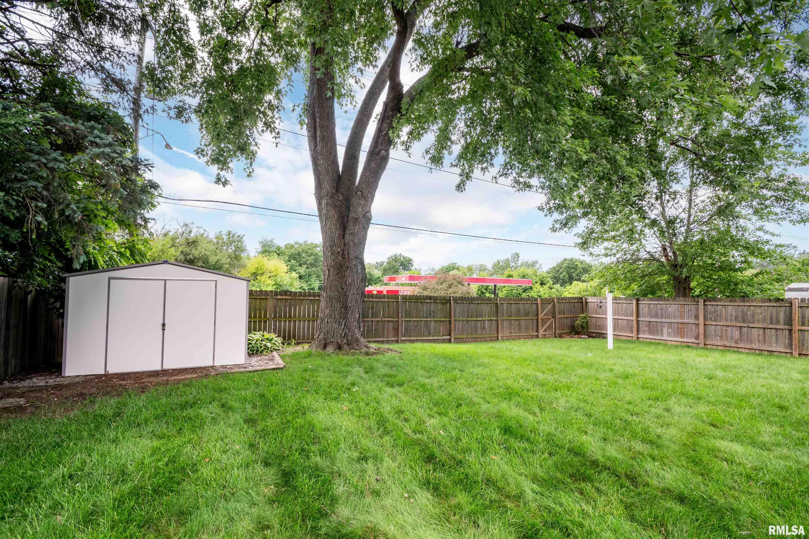 6203 North Randwick Road Peoria, IL 61615 - Photo 14 of 35