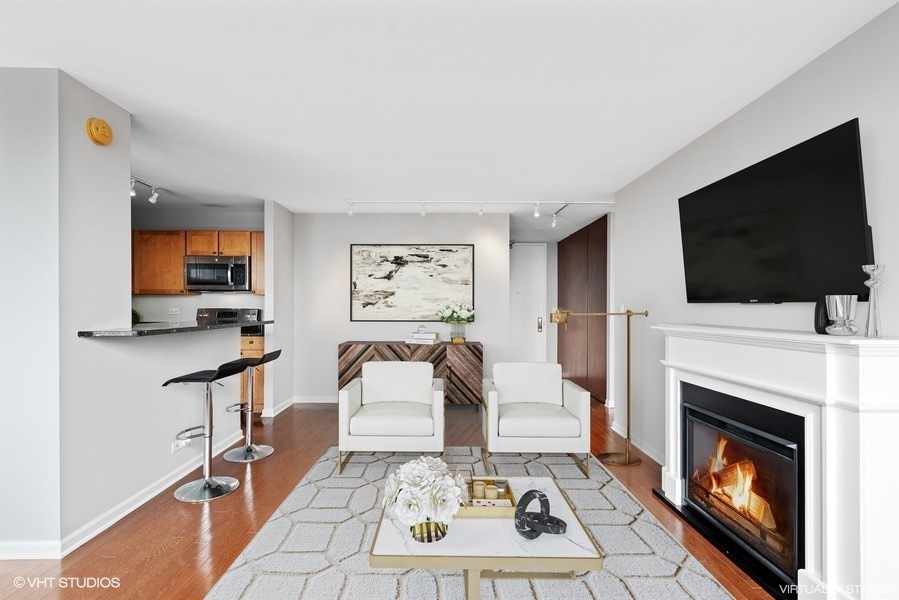 655 West Irving Park Road, Unit 1813 Chicago, IL 60613 - Photo 4 of 25