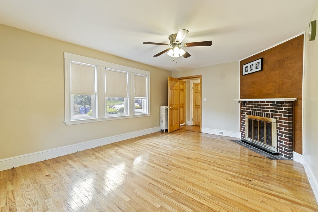 33 Crawford Road Braintree, MA 02184 - Photo 4 of 26 Gallery Image 4