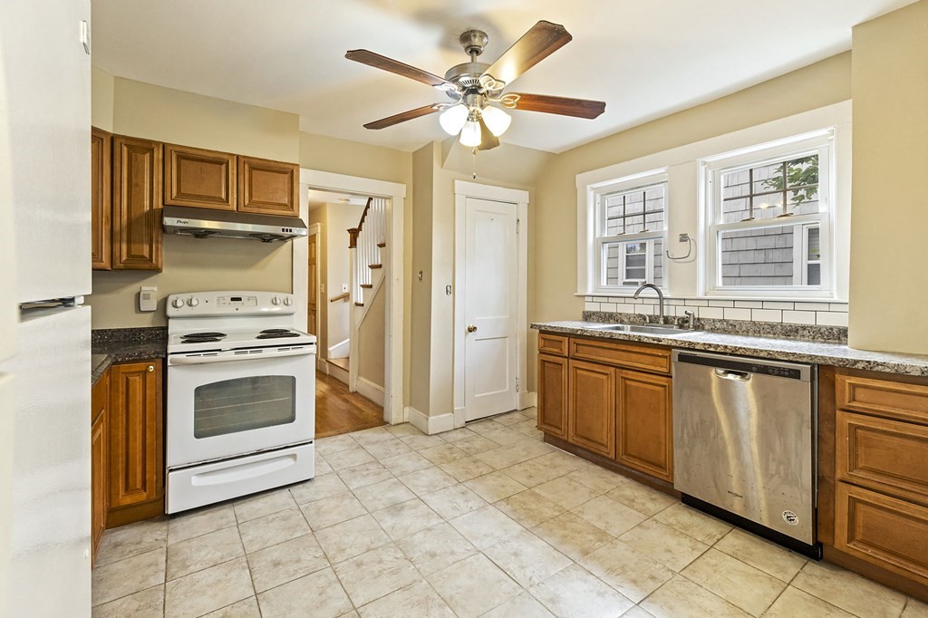 33 Crawford Road Braintree, MA 02184 - Photo 10 of 26 Gallery Image 10