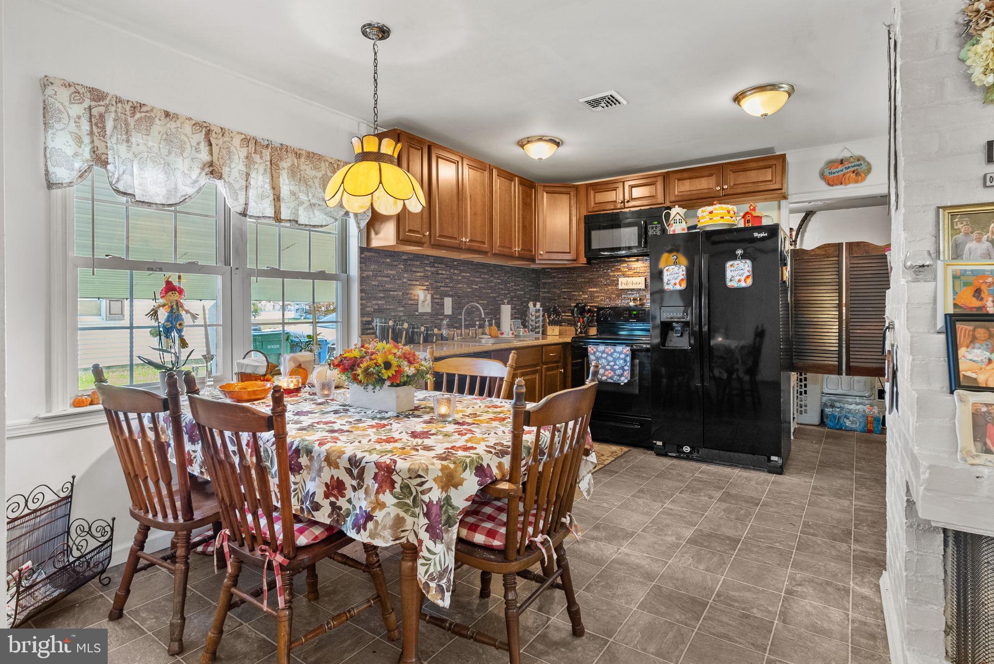 184 Farmbrook Drive Levittown, PA 19055 - Photo 6 of 23