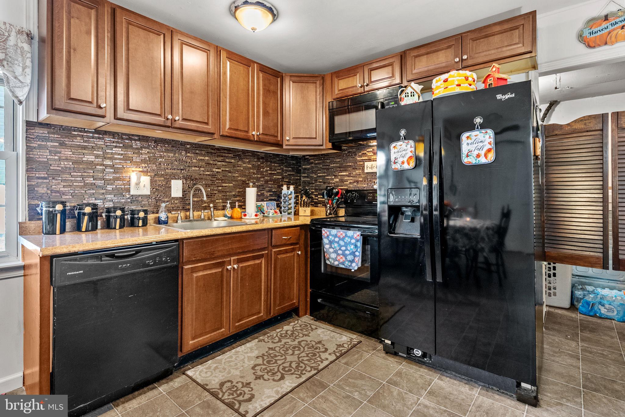 184 Farmbrook Drive Levittown, PA 19055 - Photo 7 of 23