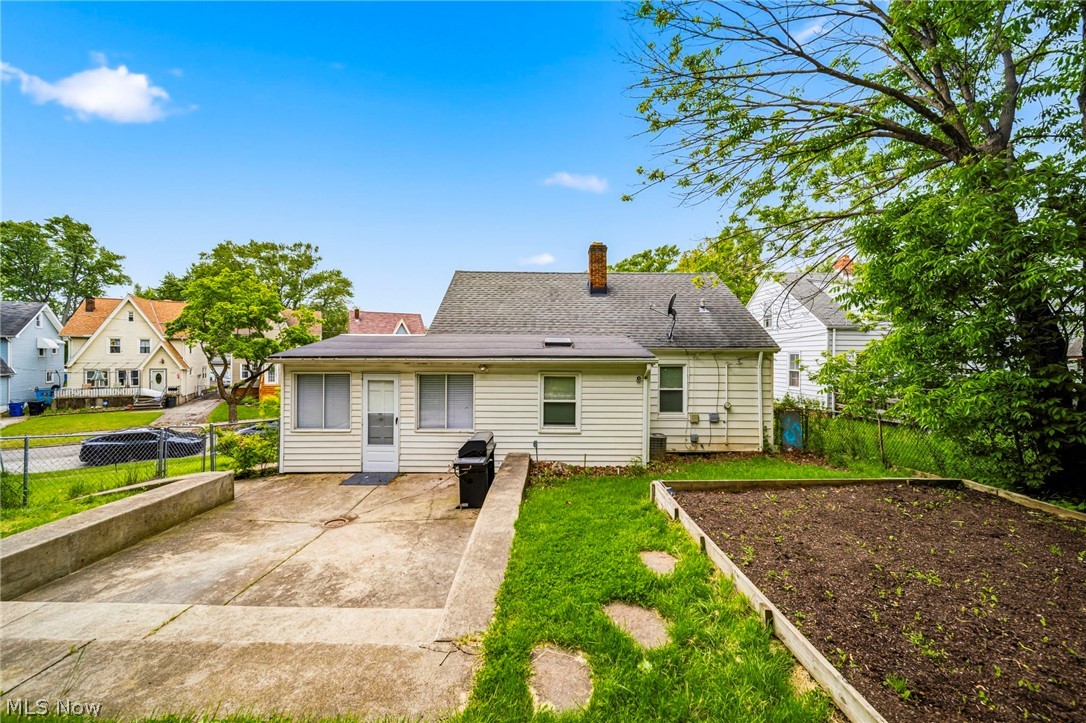 3579 Lloyd Road Cleveland, OH 44111 - Photo 3 of 37