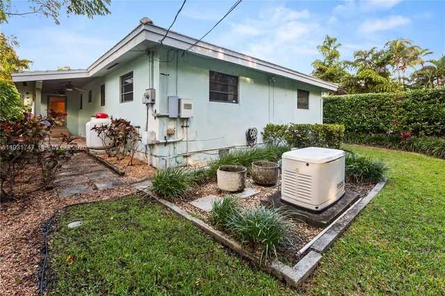 a view of a back yard of the house
