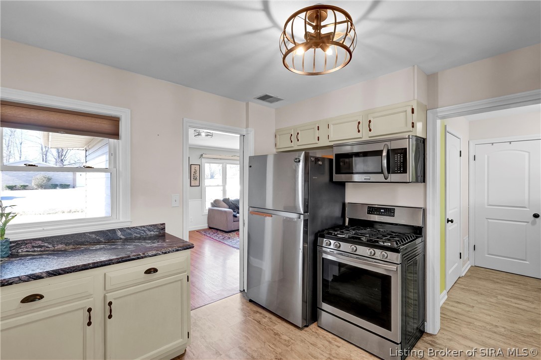 212 Lake Road Henryville, IN 47126 - Photo 12 of 34