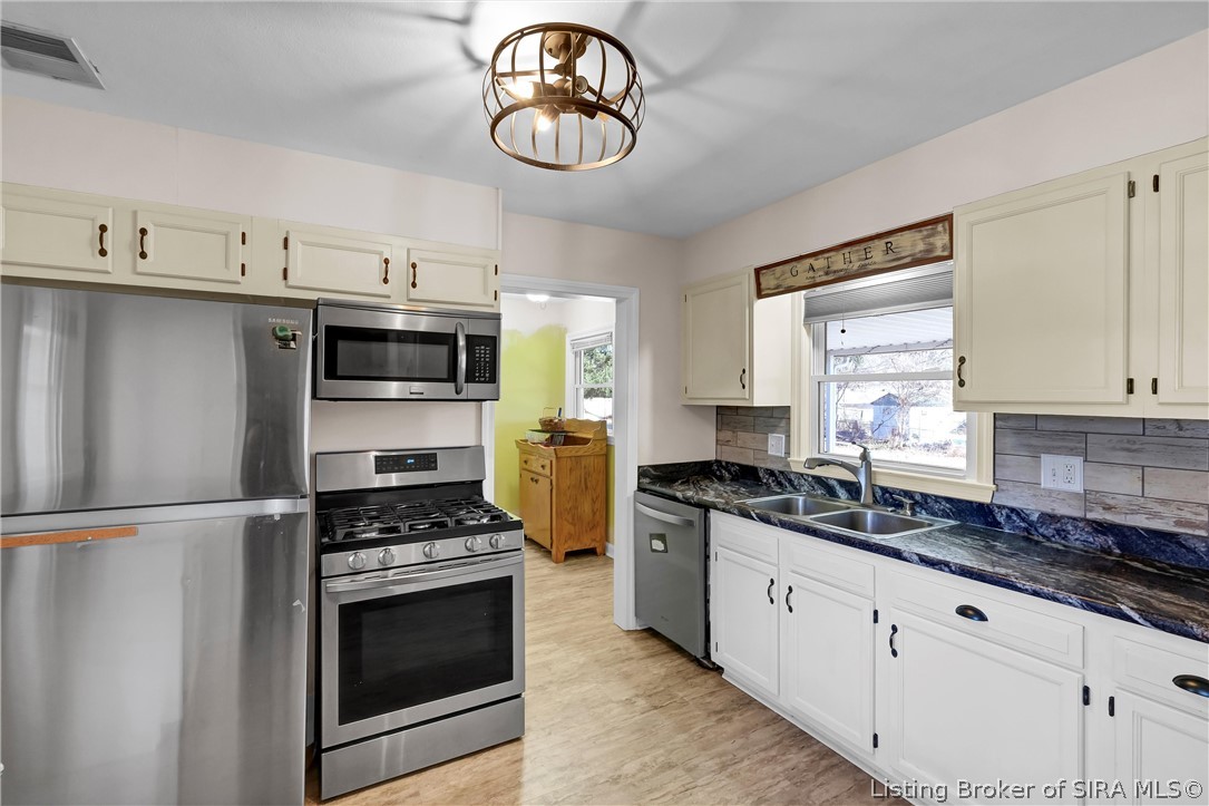 212 Lake Road Henryville, IN 47126 - Photo 13 of 34