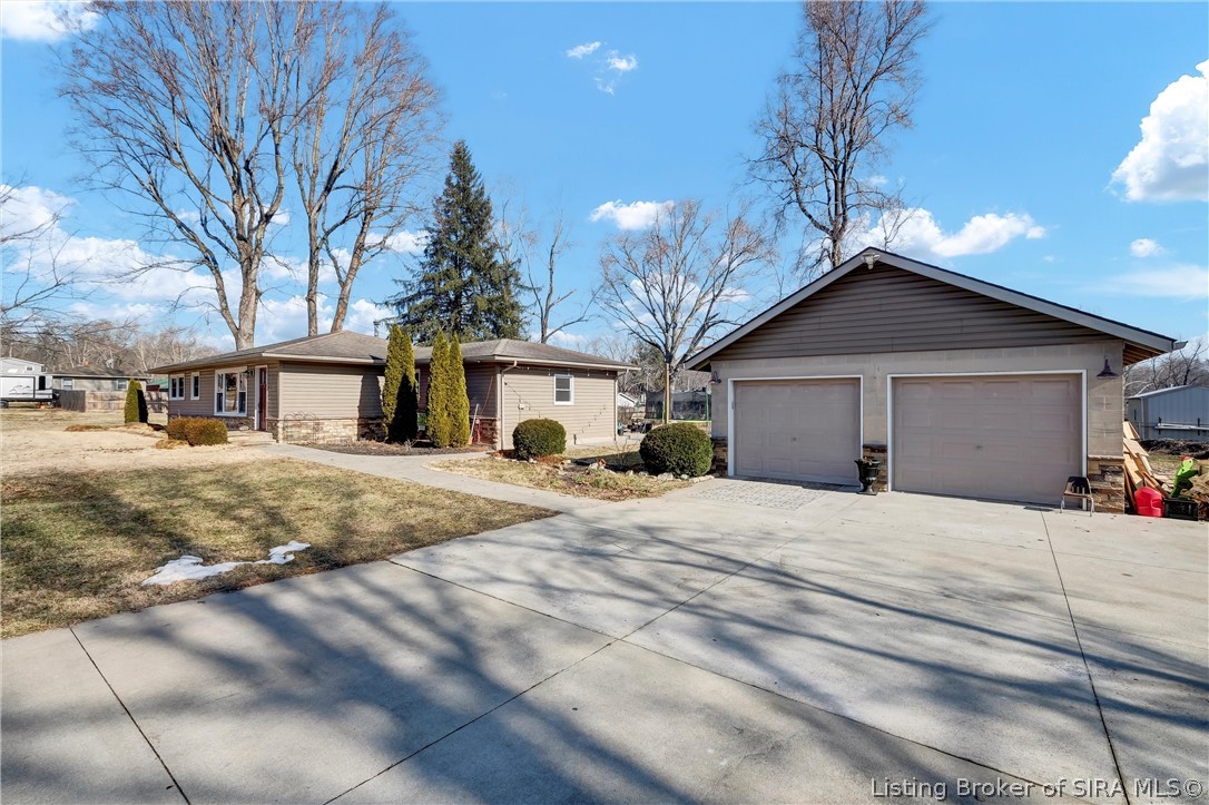 212 Lake Road Henryville, IN 47126 - Photo 3 of 34