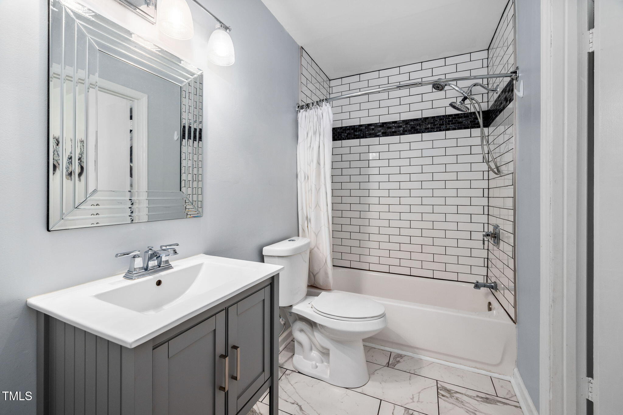 6565 New Market Way Raleigh, NC 27615 - Photo 15 of 29 Charming tiled bath