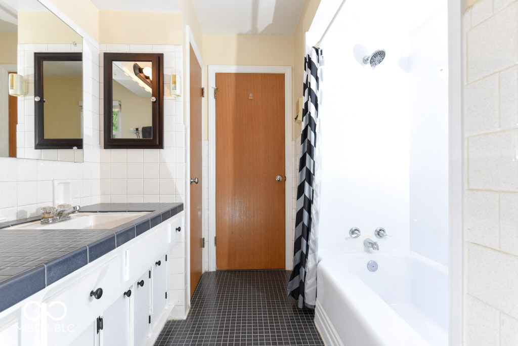 6217 Graham Road Indianapolis, IN 46220 - Photo 14 of 51