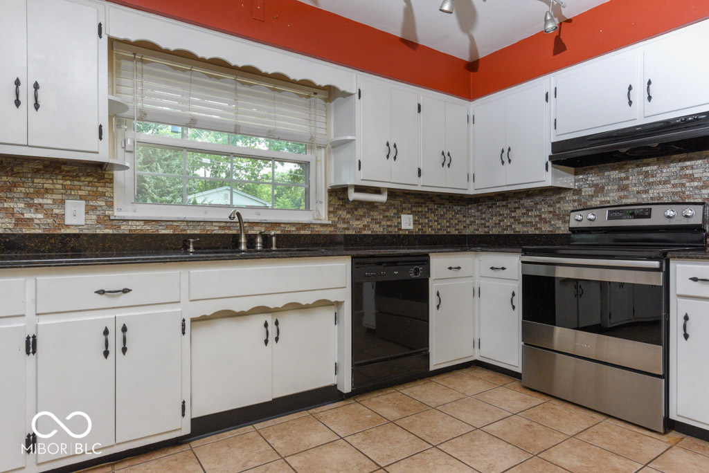 6217 Graham Road Indianapolis, IN 46220 - Photo 5 of 51