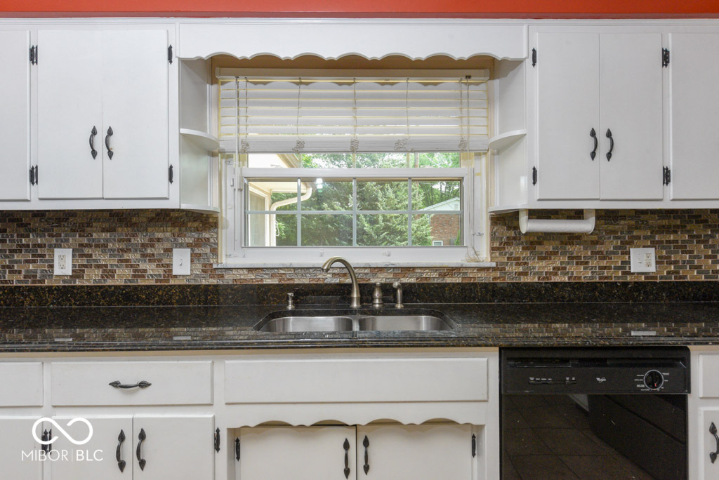 6217 Graham Road Indianapolis, IN 46220 - Photo 7 of 51