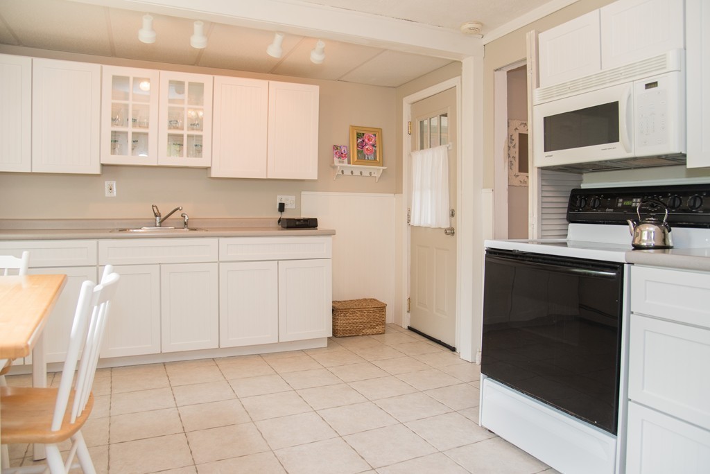 38 Summit Road Saugus, MA 01906 - Photo 8 of 21 Gallery Image 8