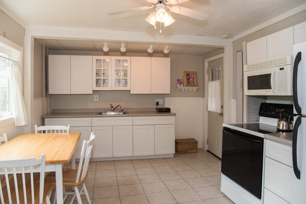38 Summit Road Saugus, MA 01906 - Photo 9 of 21 Gallery Image 9