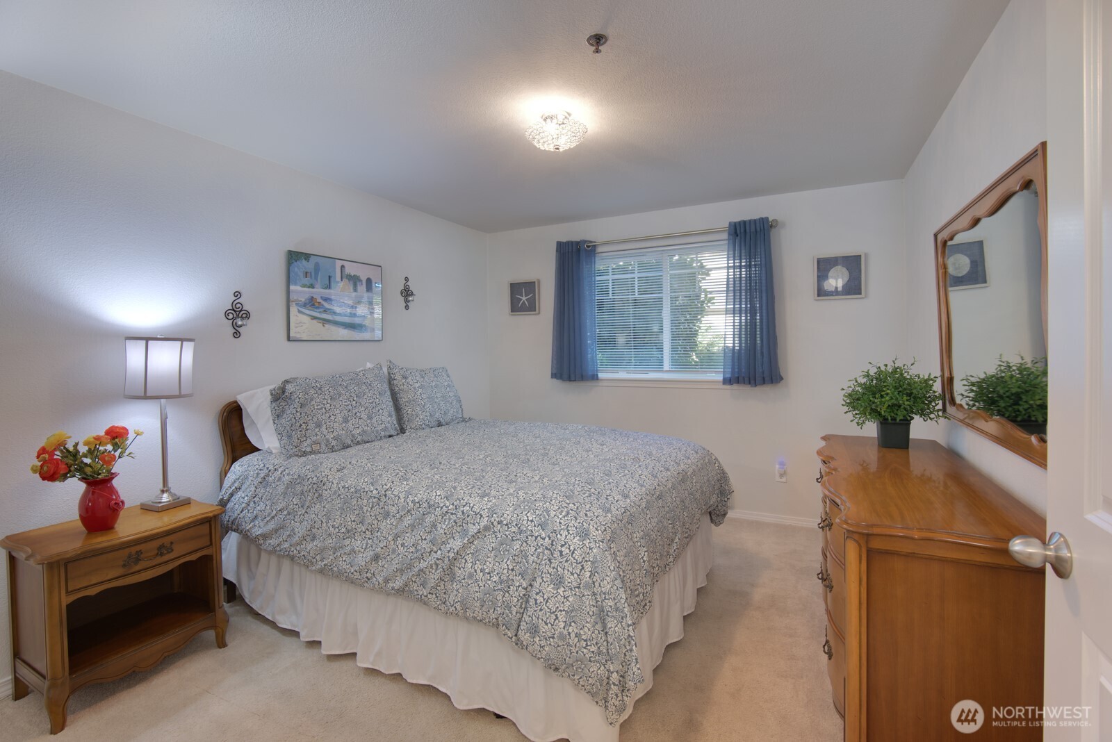 11527 Highway 99, Unit C102 Everett, WA 98204 - Photo 7 of 15 a spacious bedroom with a bed and a potted plant