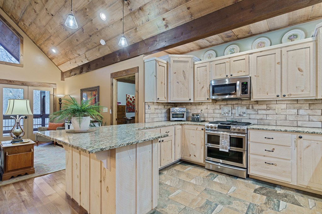 42 Anglers Loop Blue Ridge, GA 30513 - Photo 6 of 59