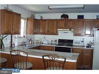 152 Crossing Way Clementon, NJ 08021 - Photo 4 of 12 Kitchen