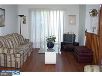 152 Crossing Way Clementon, NJ 08021 - Photo 6 of 12 Living Room