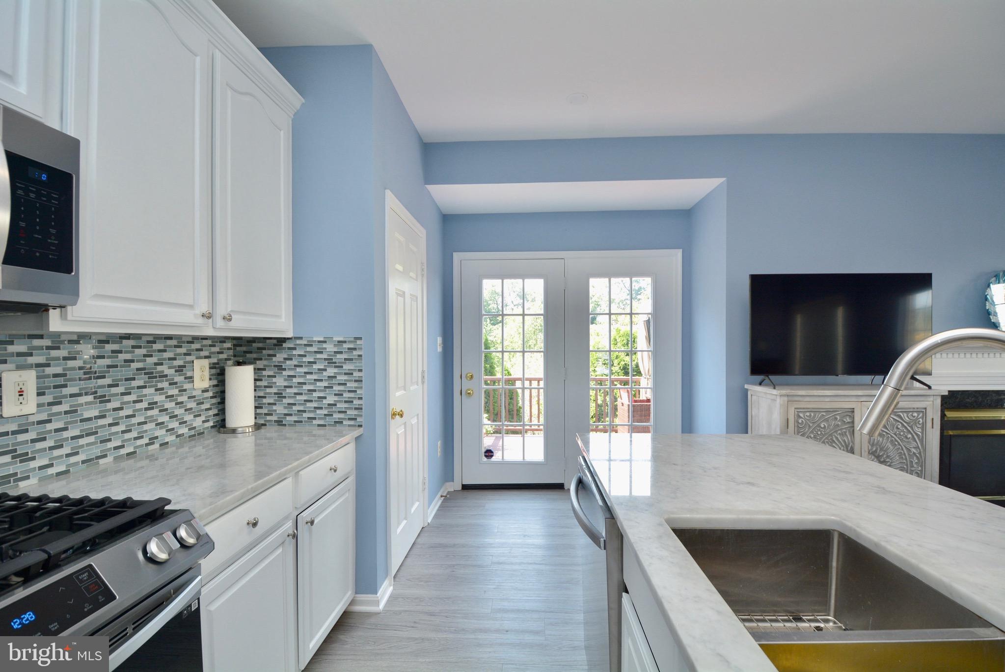 8361 Regal Oak Court Springfield, VA 22152 - Photo 11 of 43 Large kitchen