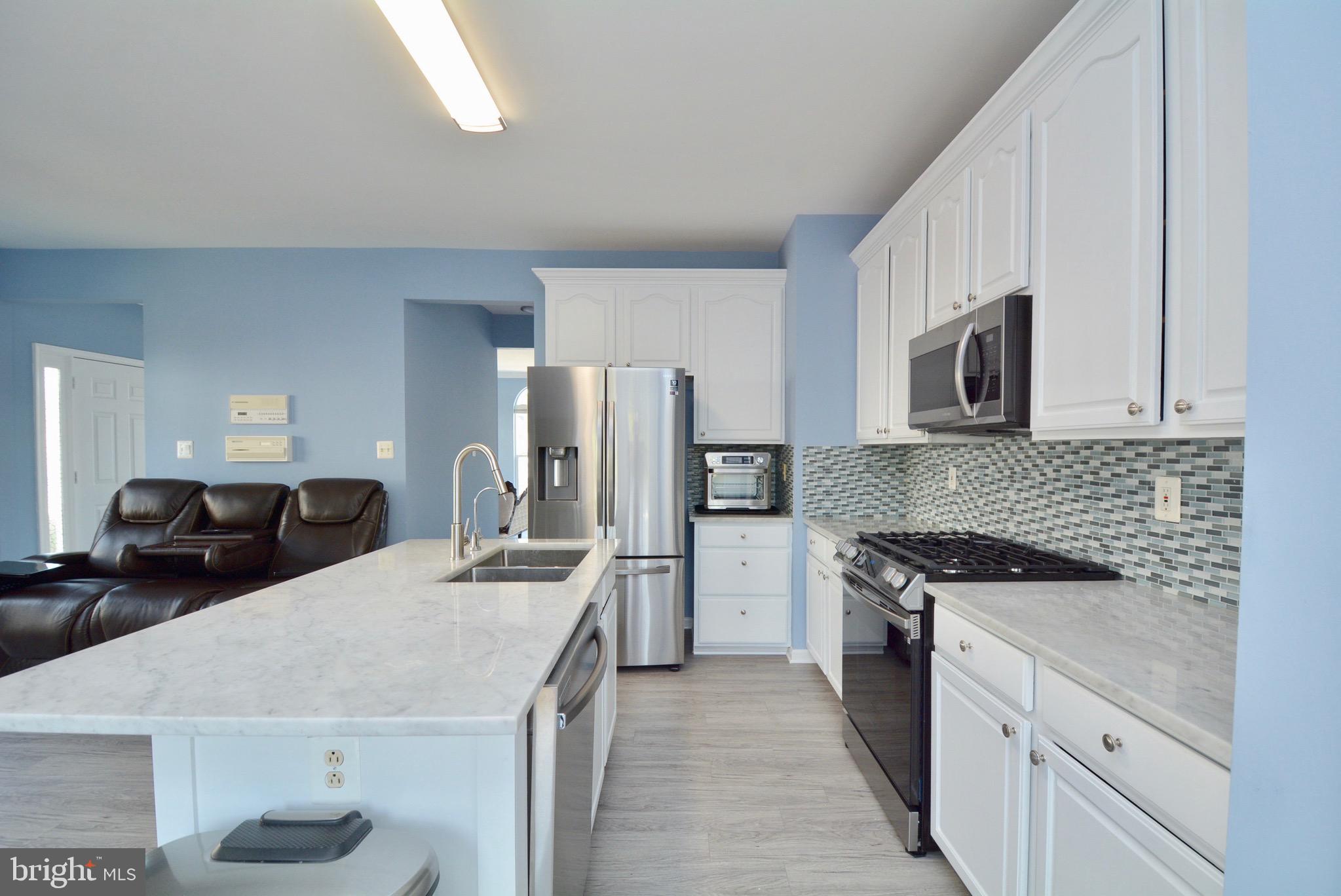 8361 Regal Oak Court Springfield, VA 22152 - Photo 13 of 43 WOW such a nice kitchen