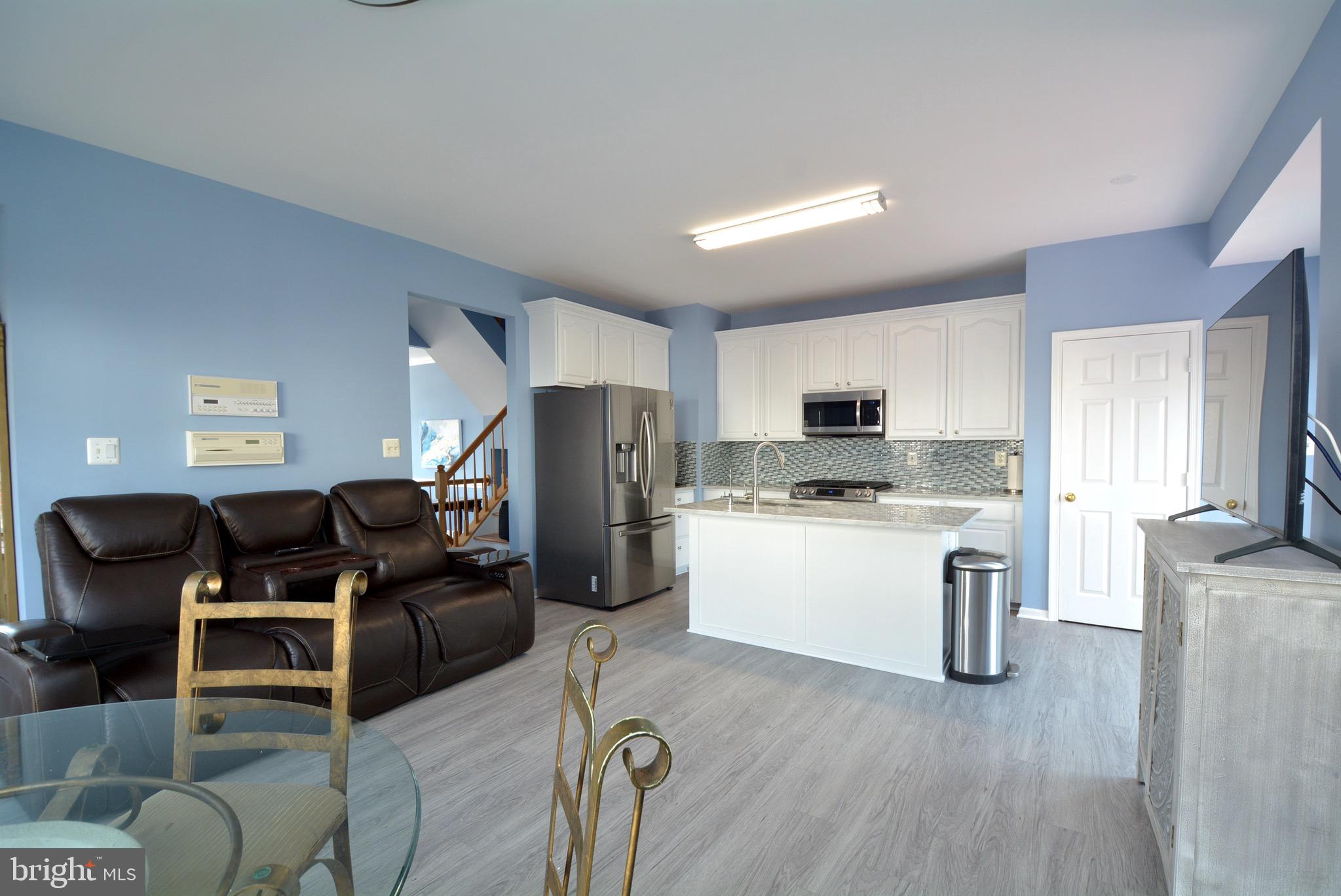 8361 Regal Oak Court Springfield, VA 22152 - Photo 18 of 43 Wow huge eat in kitchen with island