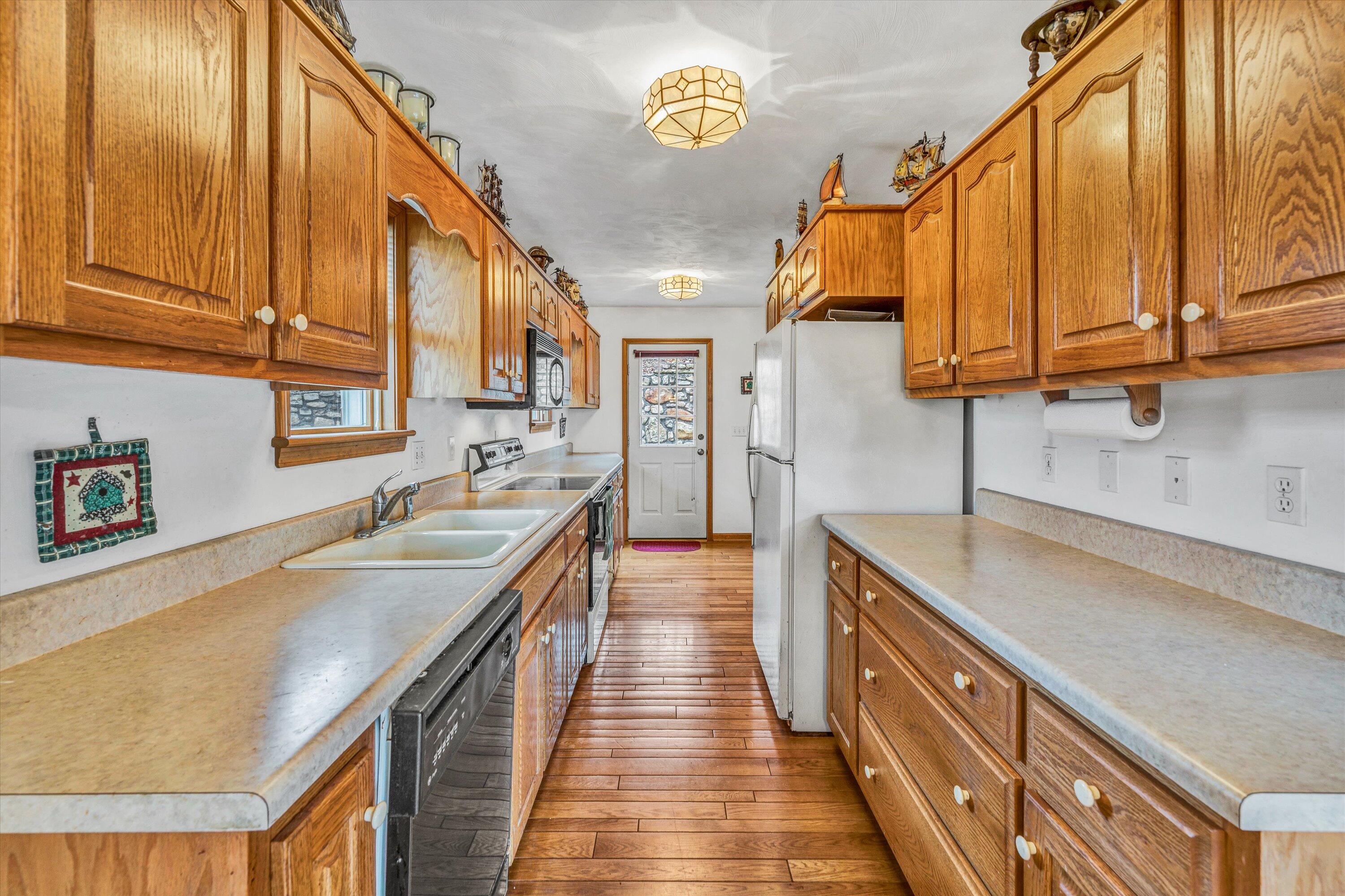 5414 Grandin Rd Extension Roanoke, VA 24018 - Photo 4 of 35 04-DSC00292