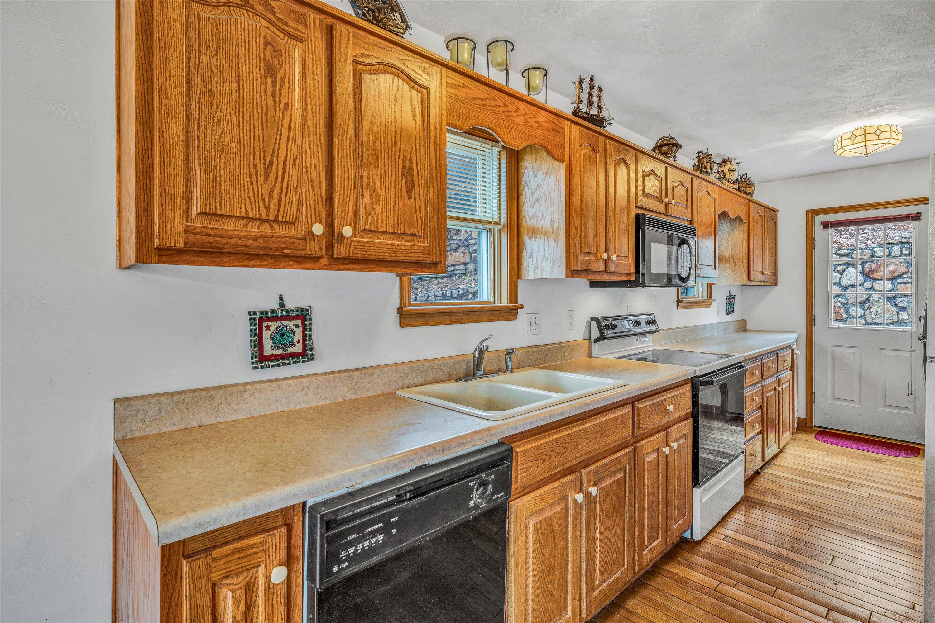 5414 Grandin Rd Extension Roanoke, VA 24018 - Photo 5 of 35 05-DSC00295