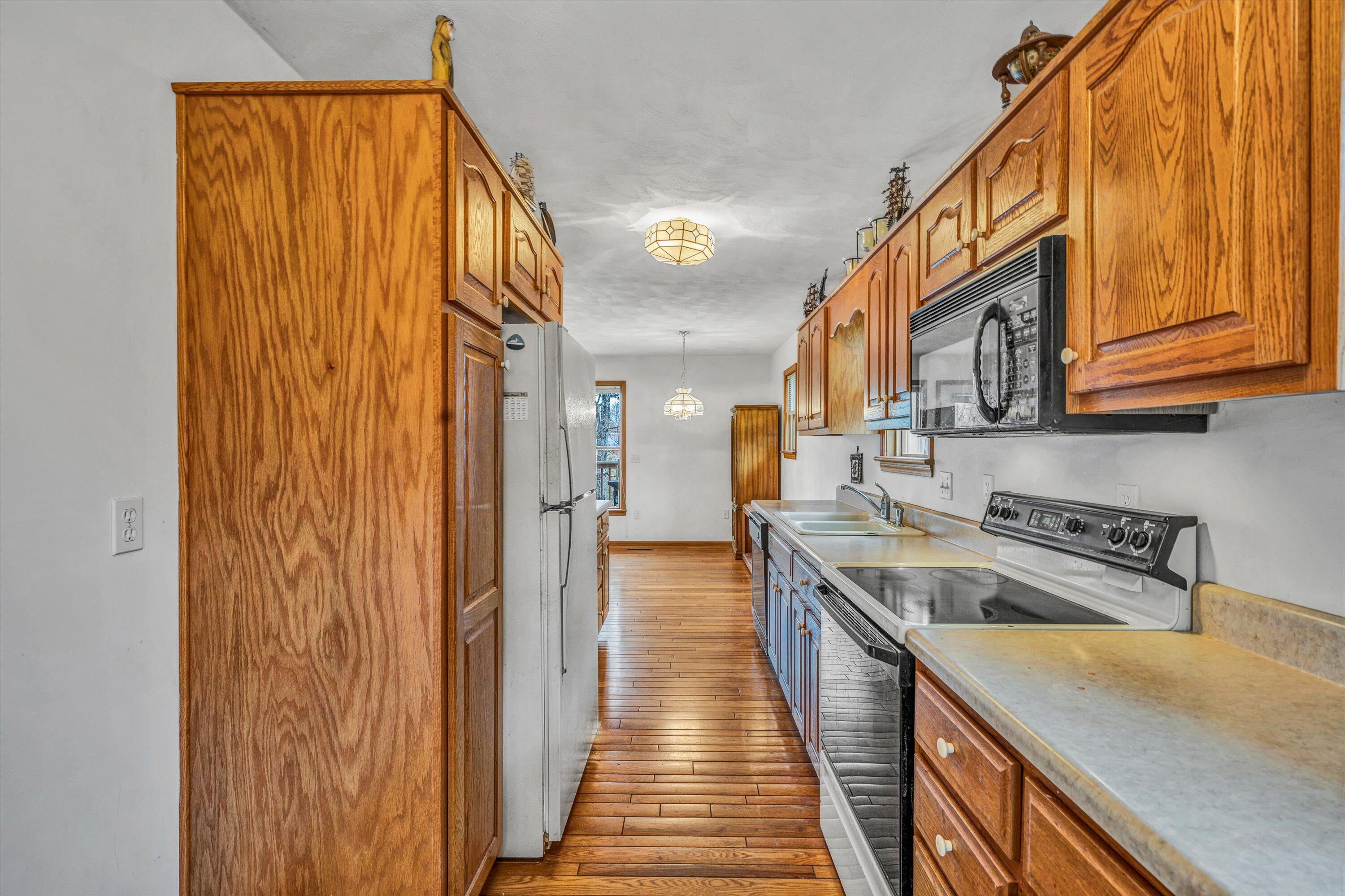 5414 Grandin Rd Extension Roanoke, VA 24018 - Photo 6 of 35 06-DSC00298