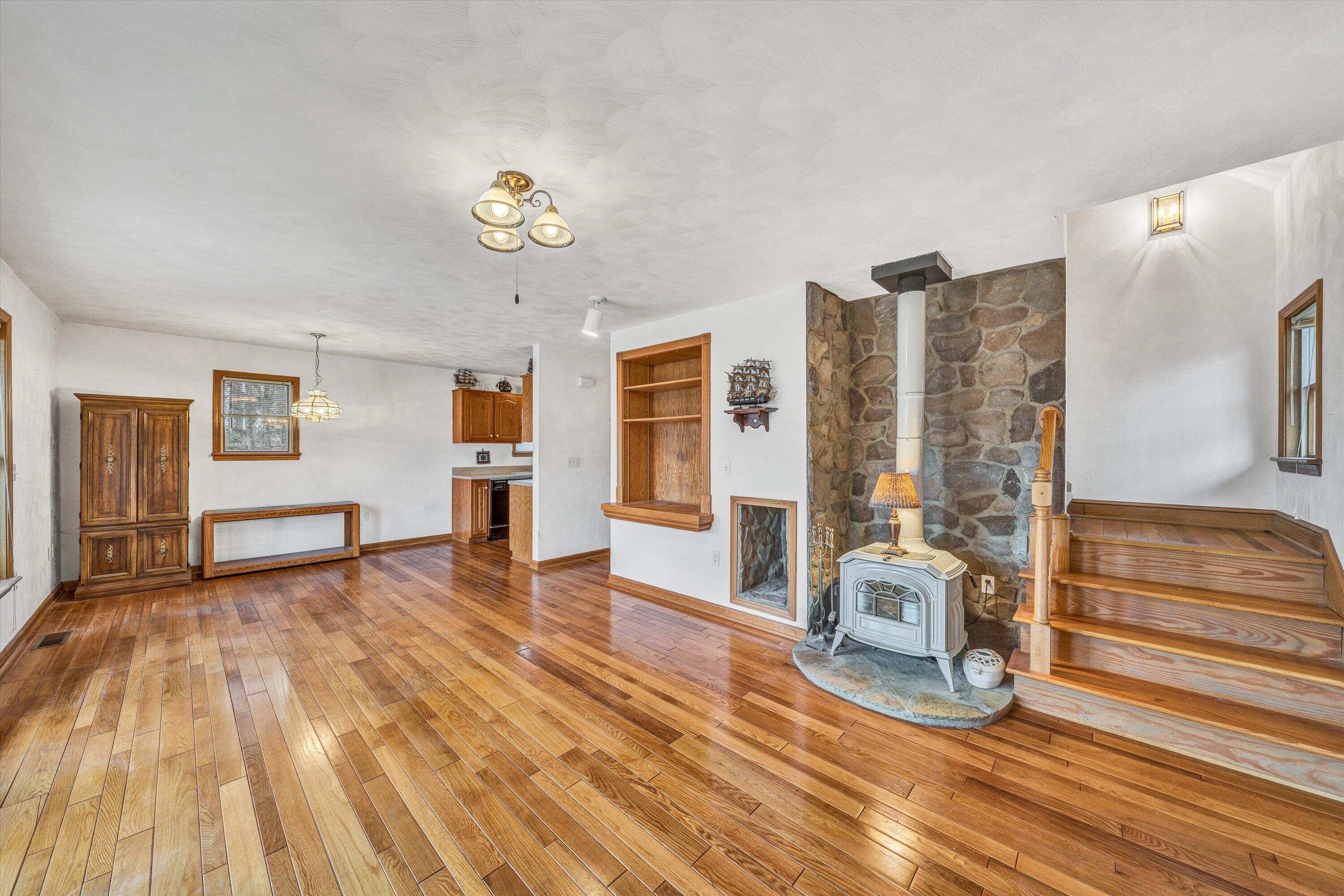 5414 Grandin Rd Extension Roanoke, VA 24018 - Photo 9 of 35 09-DSC00307