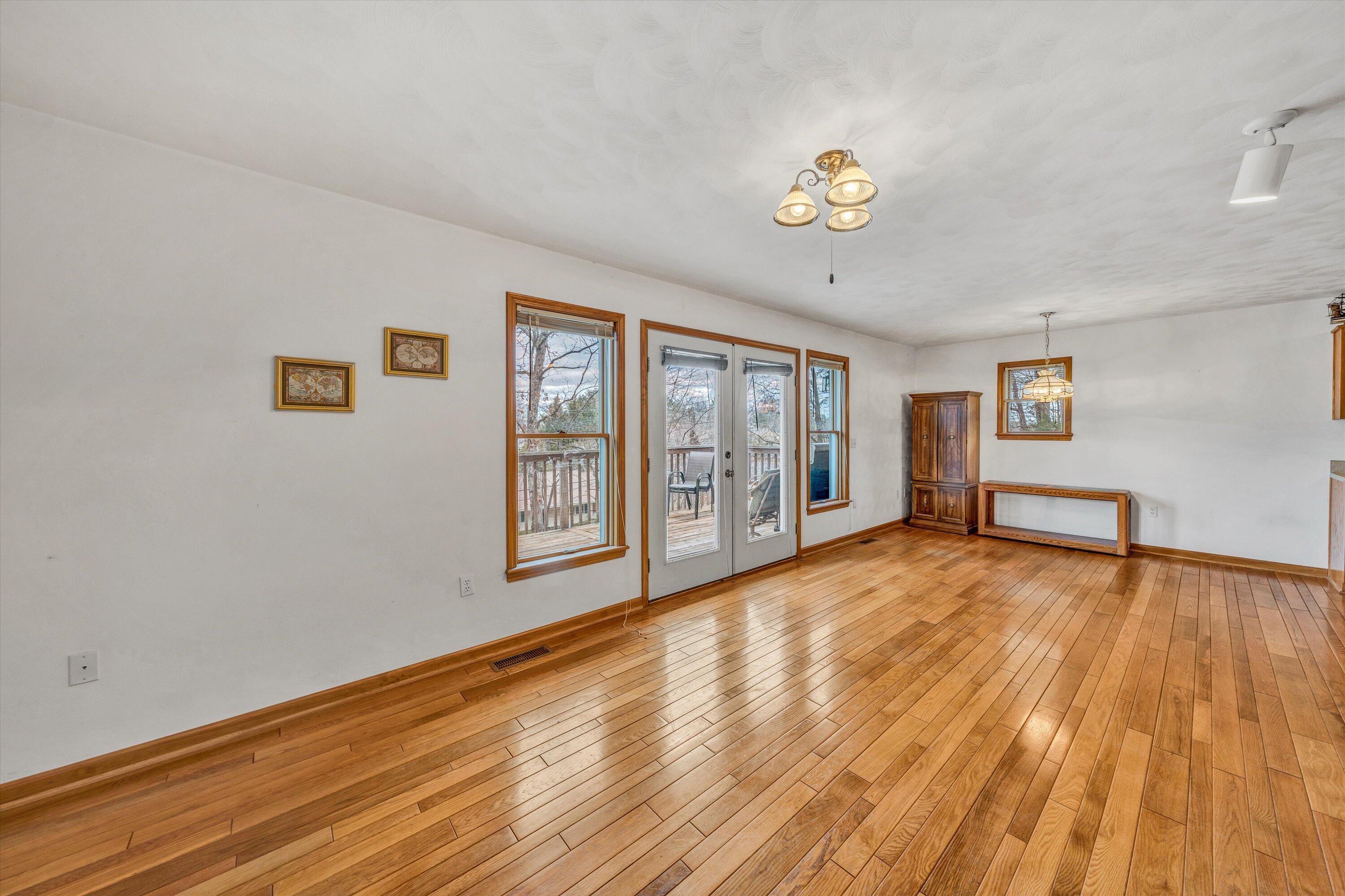 5414 Grandin Rd Extension Roanoke, VA 24018 - Photo 10 of 35 10-DSC00310