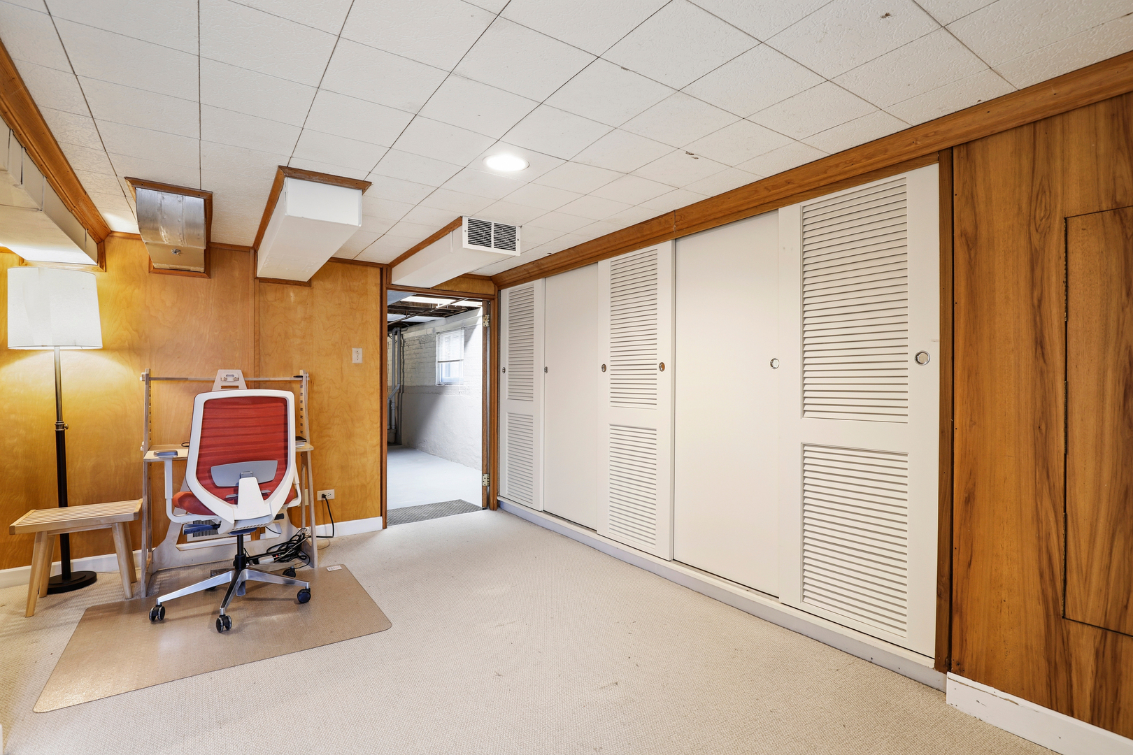 9031 Fairview Avenue Brookfield, IL 60513 - Photo 22 of 35 a view of a hallway with workspace