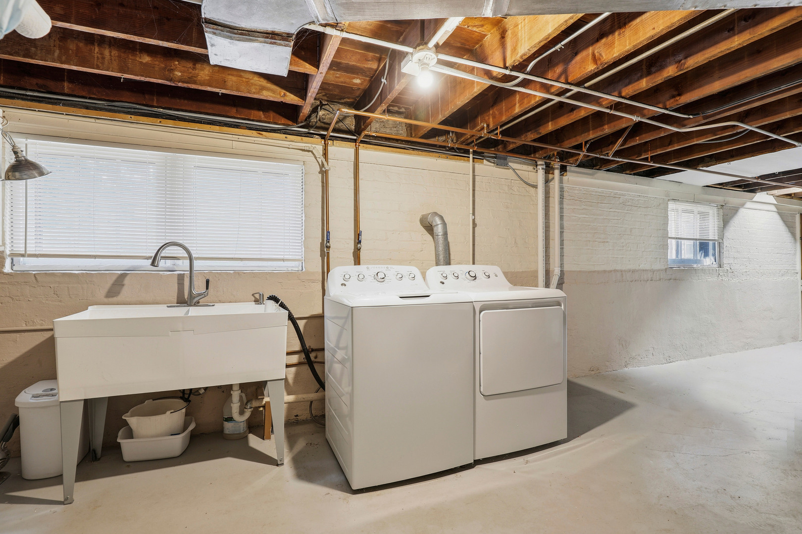9031 Fairview Avenue Brookfield, IL 60513 - Photo 27 of 35 a utility room with dryer and washer