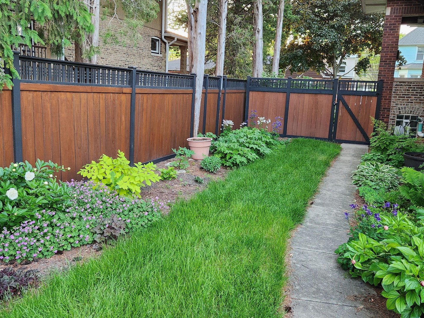 9031 Fairview Avenue Brookfield, IL 60513 - Photo 32 of 35 a view of a backyard with garden