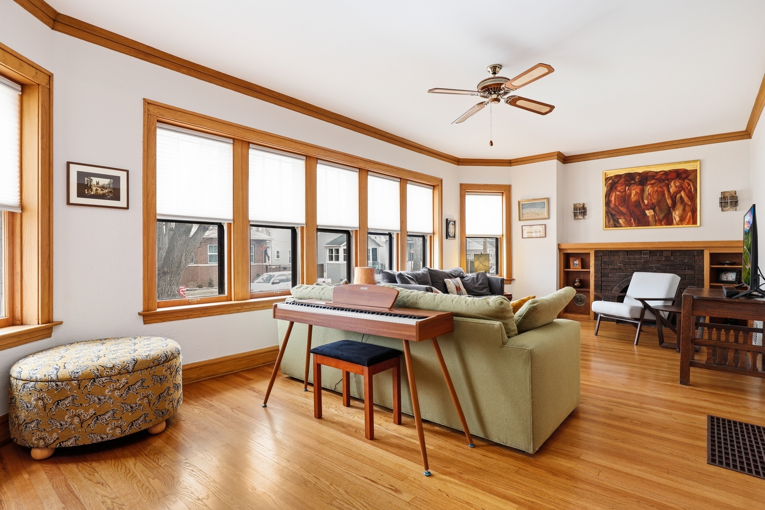 9031 Fairview Avenue Brookfield, IL 60513 - Photo 5 of 35 a living room with furniture and a large window