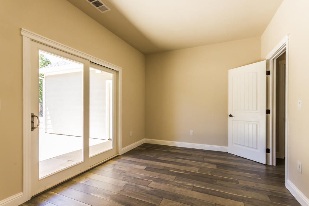 22305 Lone Tree Road Anderson, CA 96007 - Photo 11 of 29 dining area
