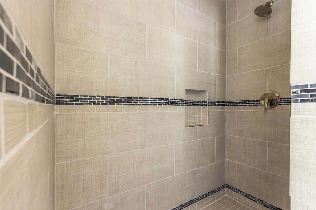 22305 Lone Tree Road Anderson, CA 96007 - Photo 14 of 29 master shower