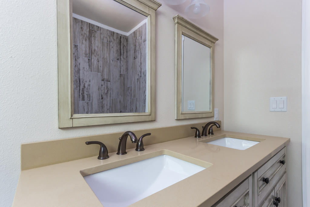 22305 Lone Tree Road Anderson, CA 96007 - Photo 19 of 29 bathroom sinks